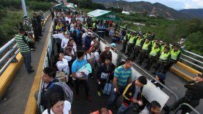 Colombia pide que no haya cruce masivo tras reapertura frontera con Venezuela