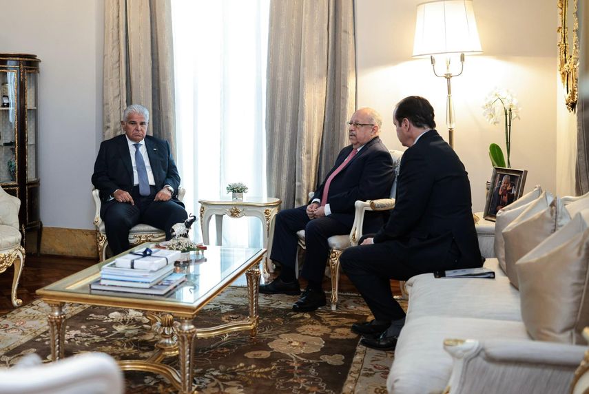 El Presidente de la República, José Raúl Mulino, recibió en su despacho del Palacio de las Garzas al Ministro de Relaciones Exteriores de la República de Guatemala, Carlos Ramiro Martínez, de visita en Panamá para fortalecer las iniciativas de cooperación bilateral en materia de migración y seguridad. El Presidente de la República, José Raúl Mulino, recibió en su despacho del Palacio de las Garzas al Ministro de Relaciones Exteriores de la República de Guatemala, Carlos Ramiro Martínez, de visita en Panamá para fortalecer las iniciativas de cooperación bilateral en materia de migración y seguridad.
