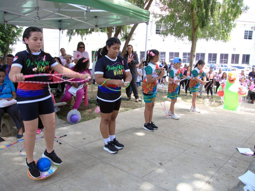 La viceministra del MINSA, Ivette Berrío, estuvo presenta en el lanzamiento oficial de la campaña de la cinta rosada", "Uniendo Fuerzas contra el cáncer 2023". La viceministra del MINSA, Ivette Berrío, estuvo presenta en el lanzamiento oficial de la campaña de la cinta rosada", "Uniendo Fuerzas contra el cáncer 2023". 