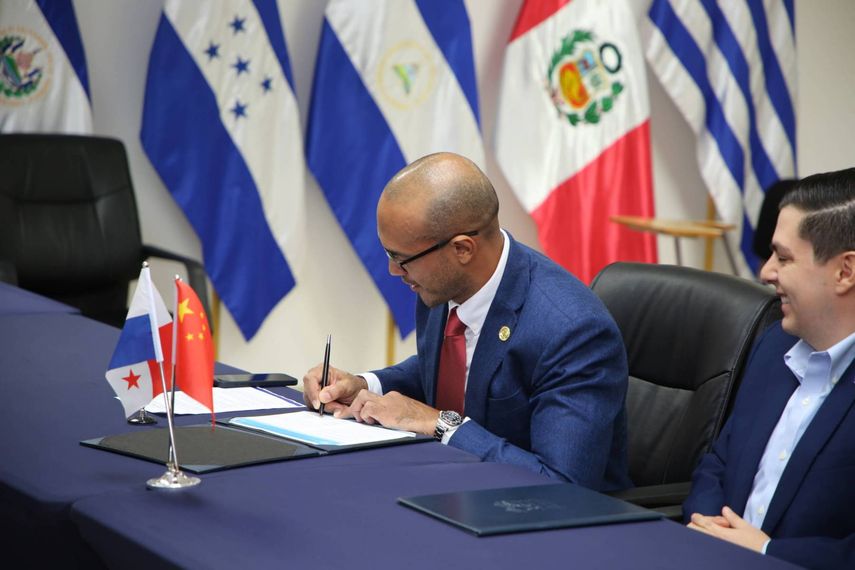 Panamá y la Autoridad Portuaria de Shenzhen de China suscriben acuerdo de cooperación