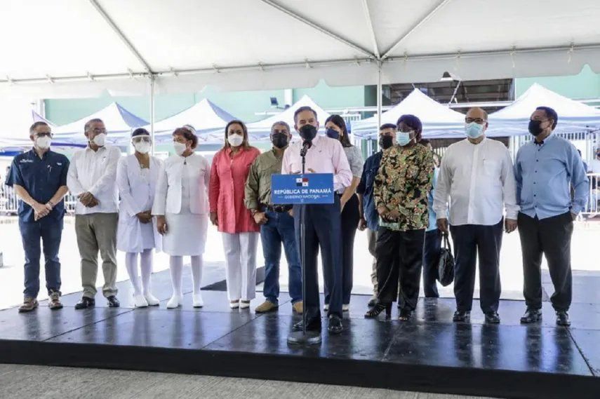 Presidente Nito Cortizo durante jornada de vacunación en Merca Panamá.