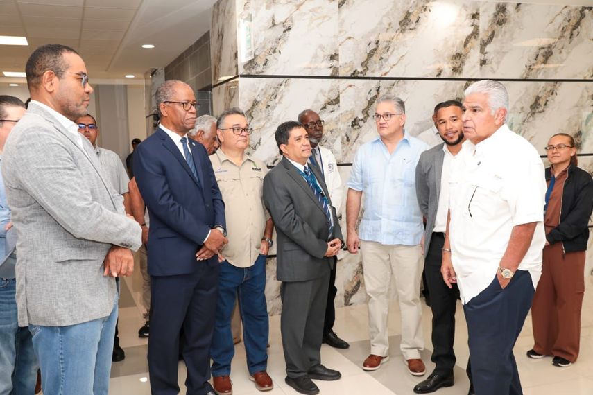 Mulino destaca avances médicos en Colón con la primera craneotomía por tumor cerebral