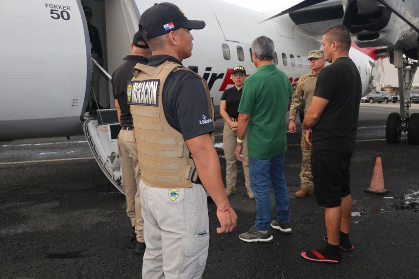 Panamá deporta a 28 colombianos y expulsa a 5 por vínculos con crimen organizado