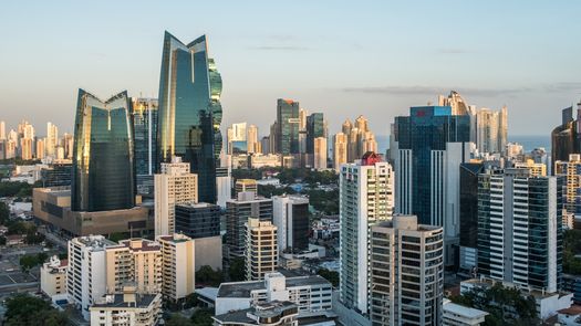 Economía de Panamá crece un 4,2 % entre enero y septiembre impulsada por la logística