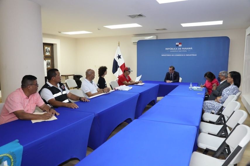 El ministro del MICI reiteró que, Cobre Panamá ha cesado sus labores, y que mantienen equipos, insumos y personal en actividades mínimas. El ministro del MICI reiteró que, Cobre Panamá ha cesado sus labores, y que mantienen equipos, insumos y personal en actividades mínimas.