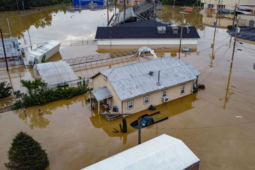Número de muertes por inundaciones en sur de Estados Unidos se eleva a 25.