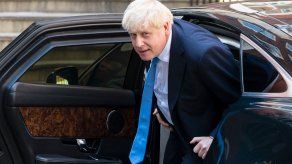 Boris Johnson prolonga su cuarentena después de dar positivo por coronavirus