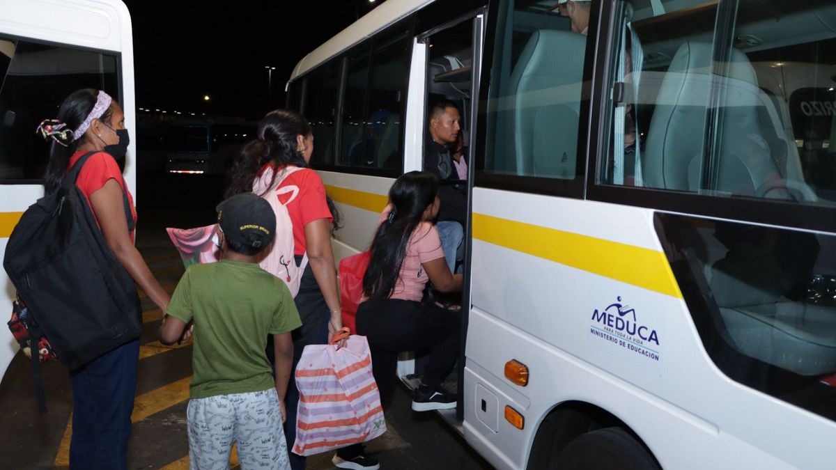 El Ministerio de Educación (MEDUCA) iniciará a partir de este viernes 19 y hasta el 23 de diciembre de 2025 el traslado de mil 342 docentes que prestaron servicio durante el año escolar 2025 en áreas de difícil acceso del país.