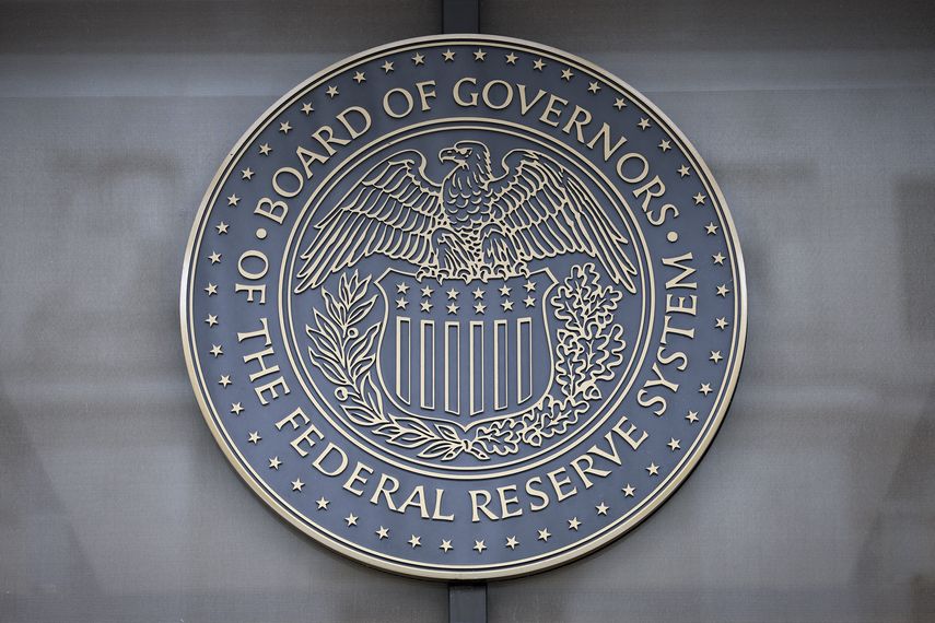 Fed mantendrá tasas de interés altas por un tiempo