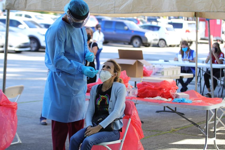 El Ministerio de Salud (MINSA) habilit&oacute; este viernes por segundo d&iacute;a consecutivo la toma de hisopados en el punto transitorio ubicado en los estacionamientos del Centro de Ciencia y Arte Explora en Condado del Rey.