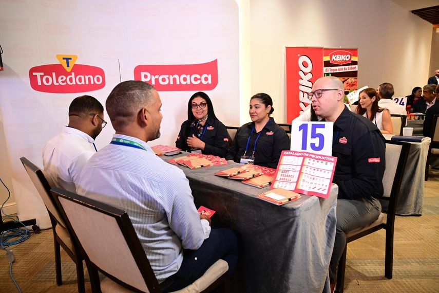 El Ministro de Comercio e Industrias de Panamá, Julio Moltó, sostuvo en Santo Domingo una reunión de alto nivel con el Ministro de Relaciones Exteriores de República Dominicana, Roberto Álvarez, para fortalecer los lazos económicos y ampliar las oportunidades de cooperación entre ambas naciones. El Ministro de Comercio e Industrias de Panamá, Julio Moltó, sostuvo en Santo Domingo una reunión de alto nivel con el Ministro de Relaciones Exteriores de República Dominicana, Roberto Álvarez, para fortalecer los lazos económicos y ampliar las oportunidades de cooperación entre ambas naciones.