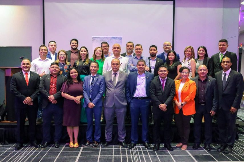 De los nuevos investigadores científicos graduados por el Sistema Nacional de Investigación de Senacyt, 25 son mujeres y 39 varones. De los nuevos investigadores científicos graduados por el Sistema Nacional de Investigación de Senacyt, 25 son mujeres y 39 varones.