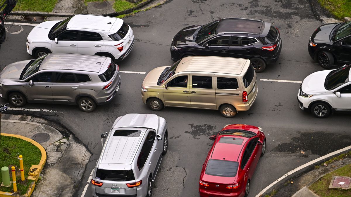 El Gobierno Nacional oficializó la regulación del servicio de transporte selectivo de lujo solicitado a través de plataformas digitales, mediante el Decreto Ejecutivo 10 del 16 de abril de 2026. El Gobierno Nacional oficializó la regulación del servicio de transporte selectivo de lujo solicitado a través de plataformas digitales, mediante el Decreto Ejecutivo 10 del 16 de abril de 2026.