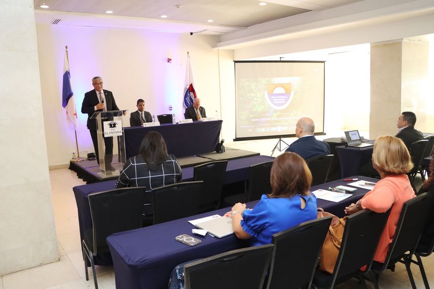 Panamá actualiza manual de presupuesto para optimizar recursos públicos