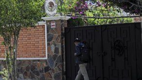 México preocupado por vigilancia de Bolivia a su embajada