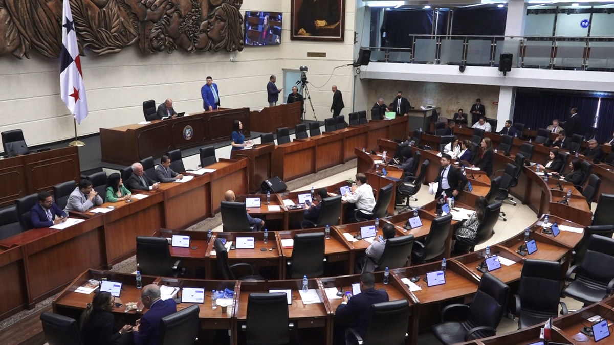 Diputados enfrascados por el tema de la basura en San Miguelito. Diputados enfrascados por el tema de la basura en San Miguelito.