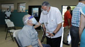 Monseñor Ulloa pide confianza a la población sobre vacuna anticovid