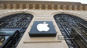 Multan a Apple en Francia por restringir funciones de iPhones