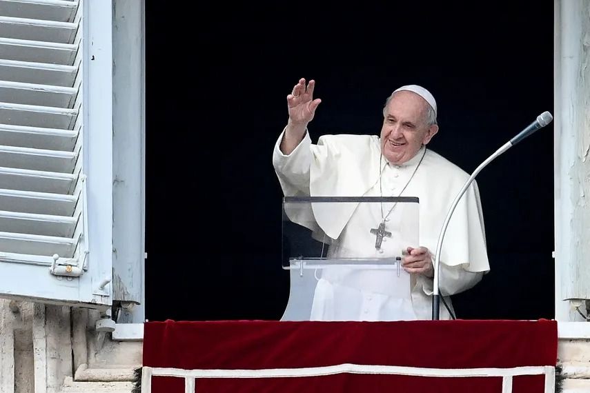 El papa Francisco pidió el domingo al mundo aprender de la historia, refiriéndose a las amenazas de guerra nuclear en Ucrania y abogó por elegir el camino de la paz.