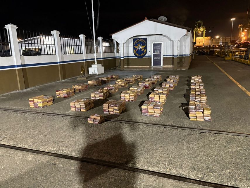 Panamá decomisa más de una tonelada de droga en contenedores en dos puertos