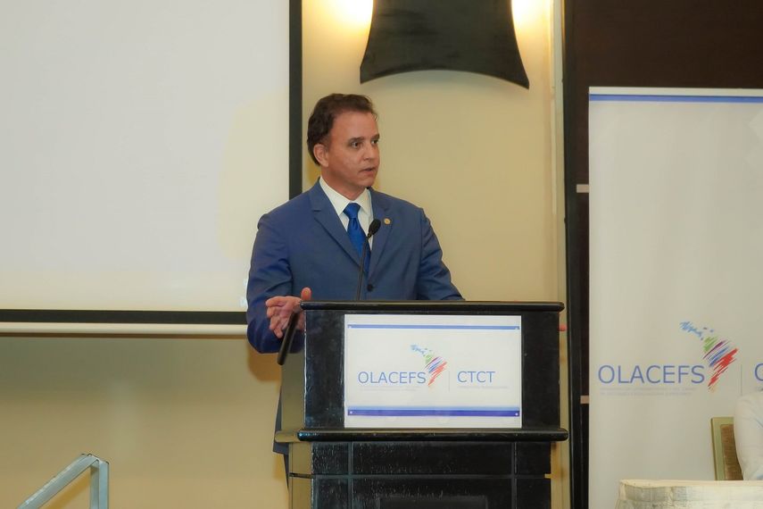 Contralor Gerardo Solís