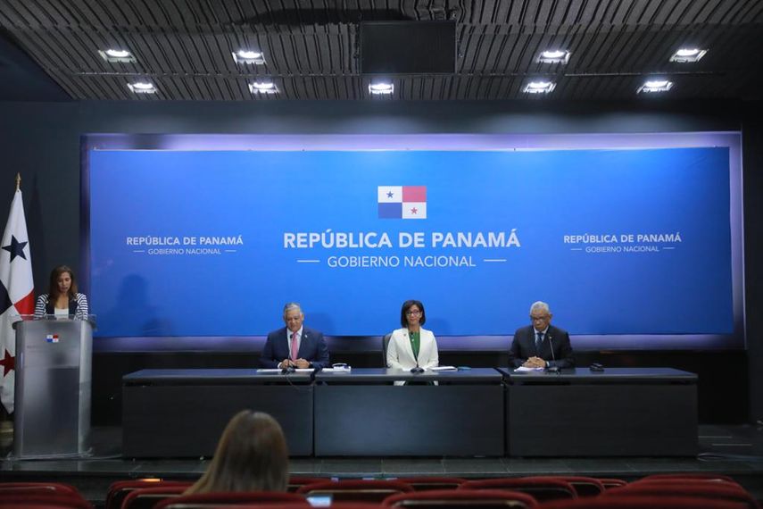 El administrador de la ASEP, Armando Fuentes, informó que la disminución en la tarifa eléctrica se verá reflejada a partir de enero de 2024 en la factura de los clientes de EDEMET y EDECHI. El administrador de la ASEP, Armando Fuentes, informó que la disminución en la tarifa eléctrica se verá reflejada a partir de enero de 2024 en la factura de los clientes de EDEMET y EDECHI.