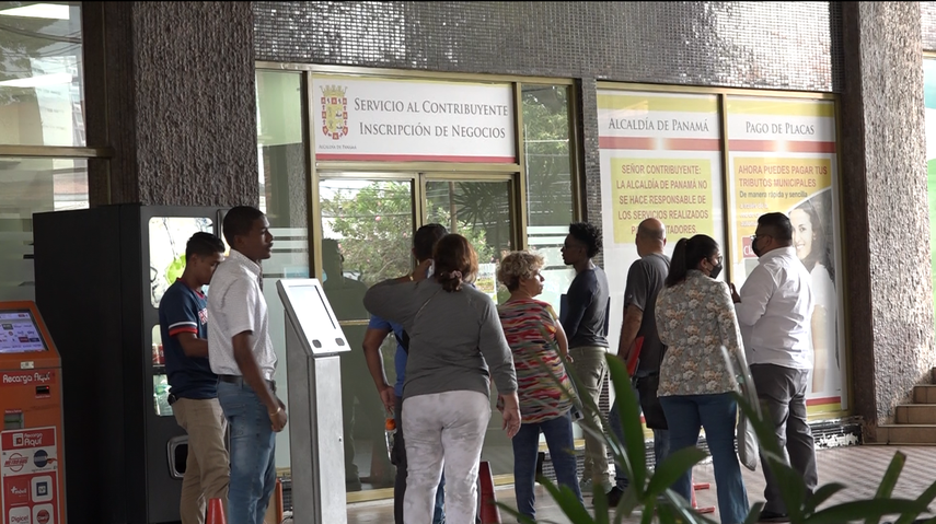 Contribuyentes rechazan alza de impuestos municipales.