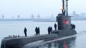 Marina de Indonesia busca submarino desaparecido con 53 personas a bordo