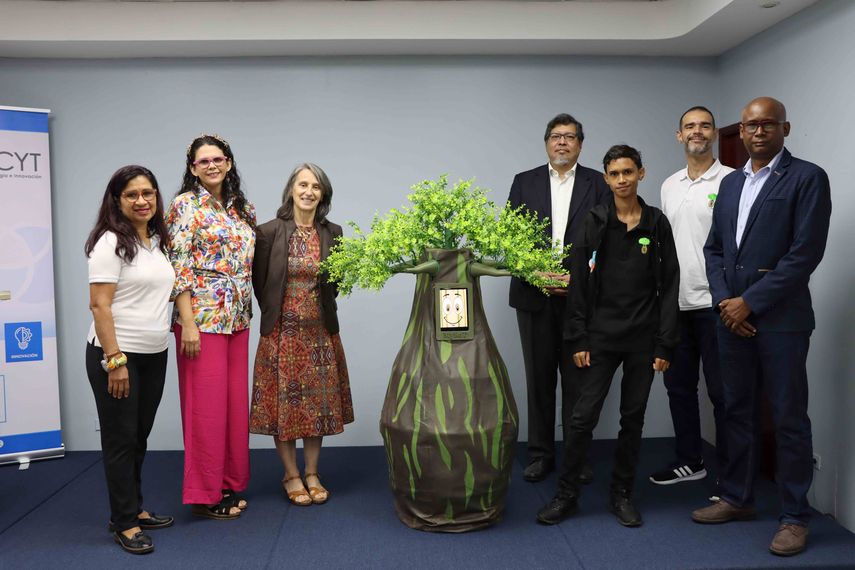 Estudio de árbol robot que ayuda a niños con autismo.