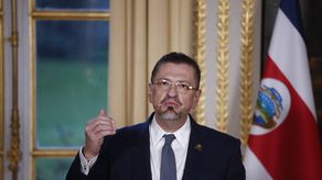 Costa Rica rechaza solicitud del Reino Unido de recibir migrantes deportados