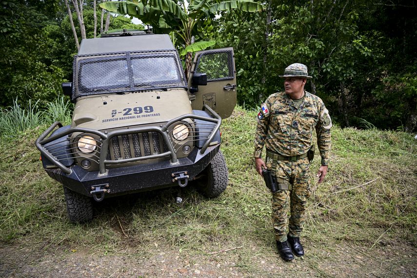 Panamá aumenta cierre de pasos en selva de Darién para proteger a migrantes