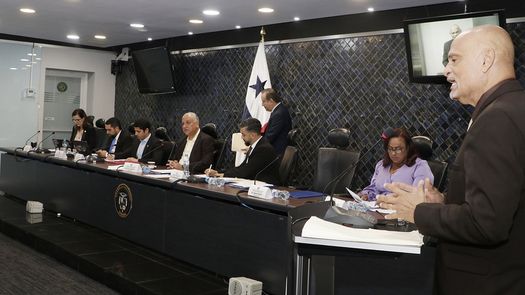 Gremios periodísticos de Panamá expresaron su rechazo a un proyecto de ley que avanza en la Asamblea Nacional que establece nuevas regulaciones al derecho a réplica, por considerar que puede inhibir la crítica y condicionar la gestión informativa de los medios, afectando así a la libertad de prensa. Gremios periodísticos de Panamá expresaron su rechazo a un proyecto de ley que avanza en la Asamblea Nacional que establece nuevas regulaciones al derecho a réplica, por considerar que puede inhibir la crítica y condicionar la gestión informativa de los medios, afectando así a la libertad de prensa.