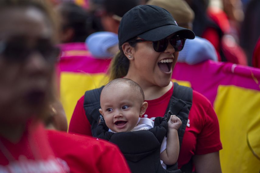 Mayoría de latinas son felices a pesar de la presión de ser inmigrantes en Estados Unidos Mayoría de latinas son felices a pesar de la presión de ser inmigrantes en Estados Unidos