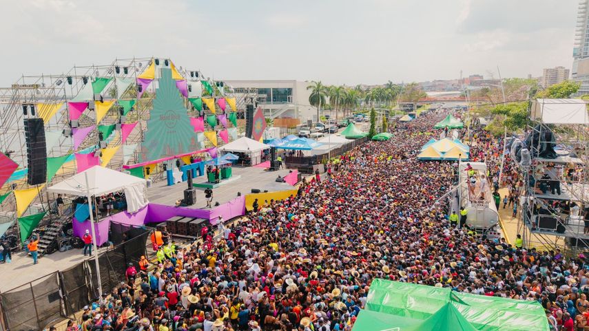 Más de 300 mil personas asistieron al Festival Carnavalístico en la Cinta Costera