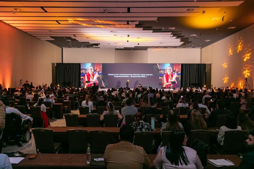 Estos eventos internacionales contribuyen a fortalecer la imagen de Panamá como un punto de encuentro para empresarios líderes. Estos eventos internacionales contribuyen a fortalecer la imagen de Panamá como un punto de encuentro para empresarios líderes.