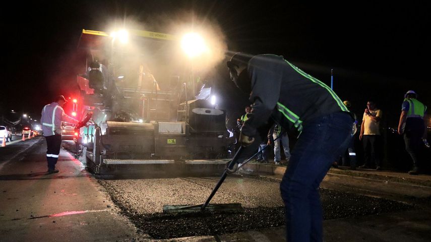 El Ministerio de Obras Públicas (MOP) ejecutó trabajos nocturnos de rehabilitación  vial en la vía José Agustín Arango