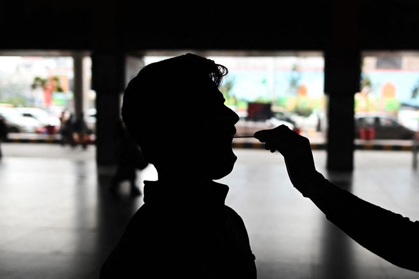 Wall Street termina a la baja arrastrada por caso de ómicron