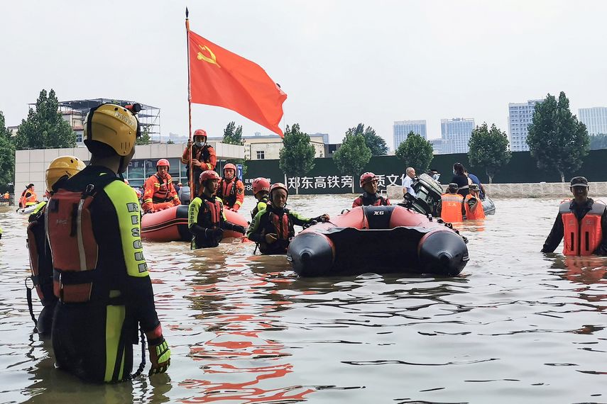 Al menos 16 personas murieron y decenas están desaparecidas tras unas repentinas inundaciones en el noroeste de China que causaron deslizamientos de tierra y el cambio de curso de un río.