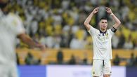 Cristiano Ronaldo levantó este jueves su primera Liga de Arabia Saudí, la décima del Al Nassr, después anotar un doblete y liderar al conjunto de Jorge Jesús en su victoria ante el Damac (4-1) en un partido en el que el astro luso alcanzó los 973 goles en su trayectoria deportiva. Cristiano Ronaldo levantó este jueves su primera Liga de Arabia Saudí, la décima del Al Nassr, después anotar un doblete y liderar al conjunto de Jorge Jesús en su victoria ante el Damac (4-1) en un partido en el que el astro luso alcanzó los 973 goles en su trayectoria deportiva.