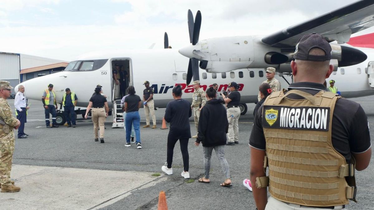 El Gobierno de Panamá aprobó un régimen especial por 30 días para el tránsito temporal de migrantes americanos de habla hispana que estén en un proceso de repatriación hacia su país de origen u otra nación, que excluye a mujeres embarazadas y menores de edad. El Gobierno de Panamá aprobó un régimen especial por 30 días para el tránsito temporal de migrantes americanos de habla hispana que estén en un proceso de repatriación hacia su país de origen u otra nación, que excluye a mujeres embarazadas y menores de edad.