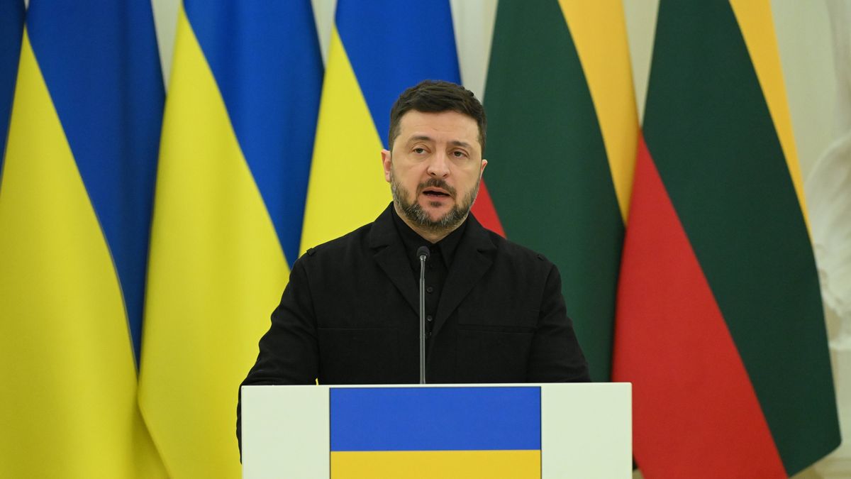 El presidente ucraniano, Volodímir Zelenski, manifestó este martes la expectativa de que los aliados europeos de Ucrania respalden la adhesión de su país a la Unión Europea (UE) en 2027. El presidente ucraniano, Volodímir Zelenski, manifestó este martes la expectativa de que los aliados europeos de Ucrania respalden la adhesión de su país a la Unión Europea (UE) en 2027.