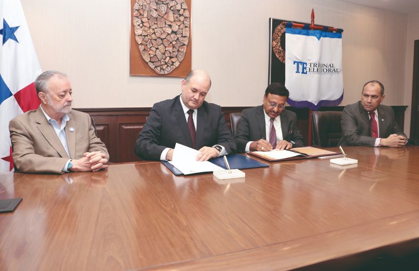 El acuerdo fue firmado por el magistrado presidente del Tribunal Electoral de Panamá, Alfredo Juncá, y el comisionado electoral de la India, Rajiv Kum. El acuerdo fue firmado por el magistrado presidente del Tribunal Electoral de Panamá, Alfredo Juncá, y el comisionado electoral de la India, Rajiv Kum.