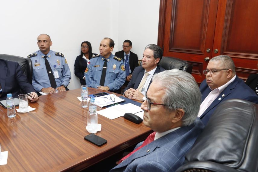 Entidades de gobierno y el municipio coordinan acciones. Entidades de gobierno y el municipio coordinan acciones.