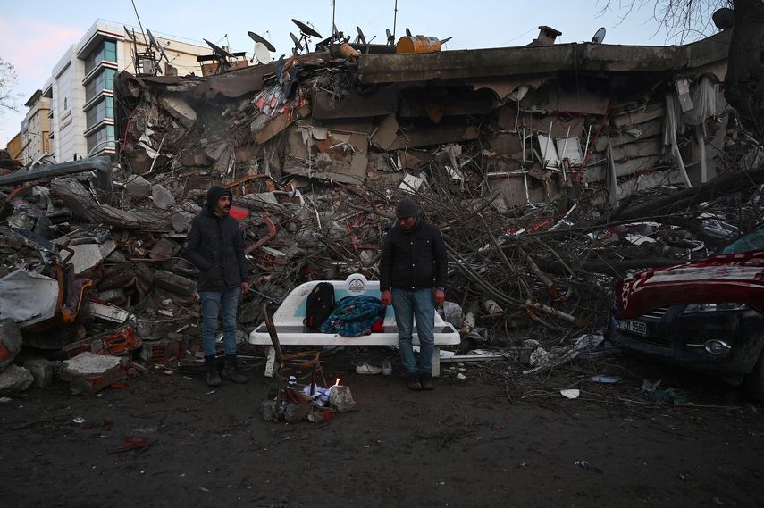 En Turquía, el número de muertos se elevó a 5.434, según el último balance de las autoridades. 