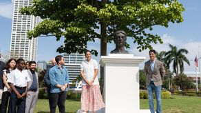 Cinta Costera ya cuenta con un monumento dedicado al ilustre poeta Ricardo Miró