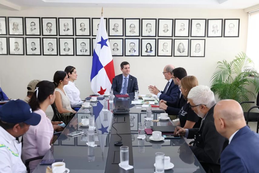 El gobierno ha lanzado una campaña de imagen internacional denominada "Hecho en Panamá". El gobierno ha lanzado una campaña de imagen internacional denominada "Hecho en Panamá".