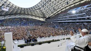 Papa Francisco corona viaje consagrado a migrantes con multitudinaria misa en Marsella
