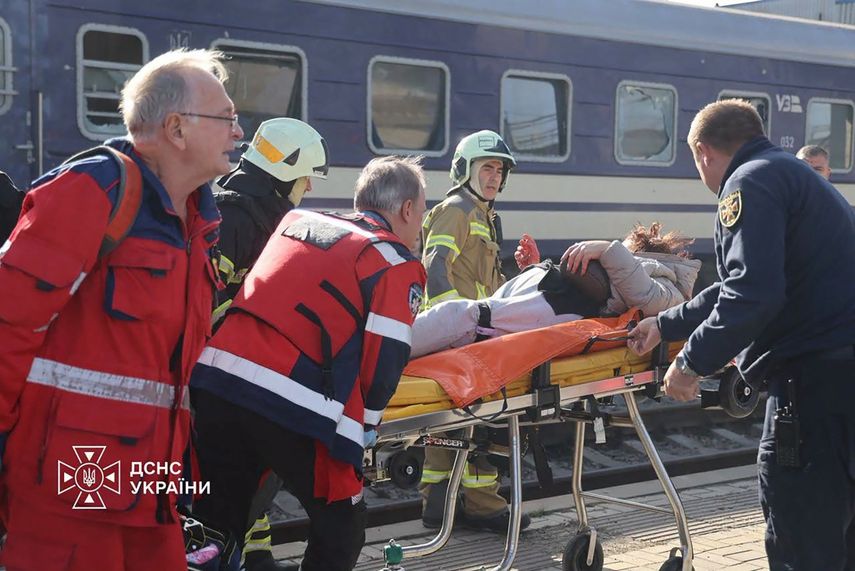 Un ataque con dron ruso causa 13 muertos en una estación de tren en Ucrania