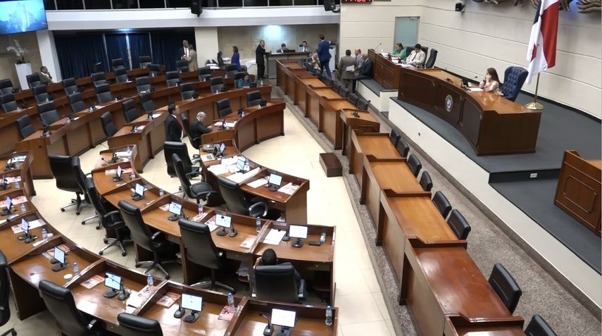 “Es falso que los autos importados por los diputados de la República fueron pagados con dinero del pueblo, como afirma un diario de la localidad”, aclaró la Asamblea Nacional en un comunicado de prensa. “Es falso que los autos importados por los diputados de la República fueron pagados con dinero del pueblo, como afirma un diario de la localidad”, aclaró la Asamblea Nacional en un comunicado de prensa. 