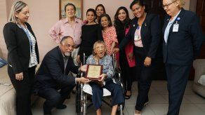 Reconocimiento a la más longeva de Panamá Centro